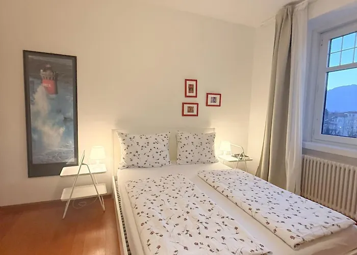 아파트 With A View